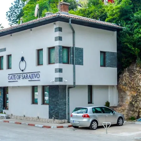 Heritage Gate Of 3*